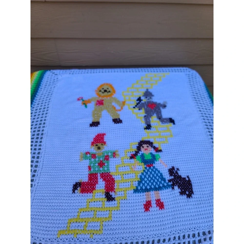 Vintage Wizard Of Oz Crocheted Baby‎ Blanket Wall Hanging Collectible  36x36